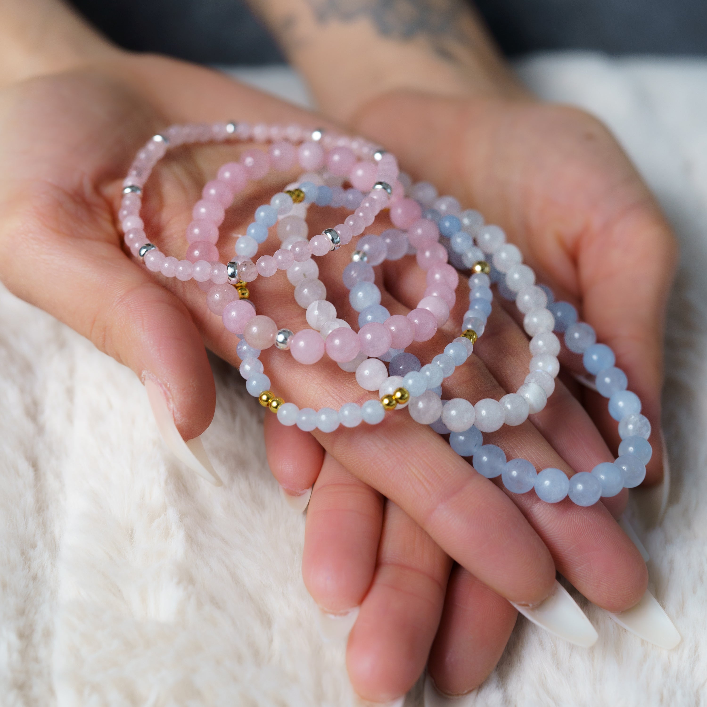 Heilsteine im Alltag: So bringen Edelstein-Armbänder Balance und Energie in dein Leben 💎