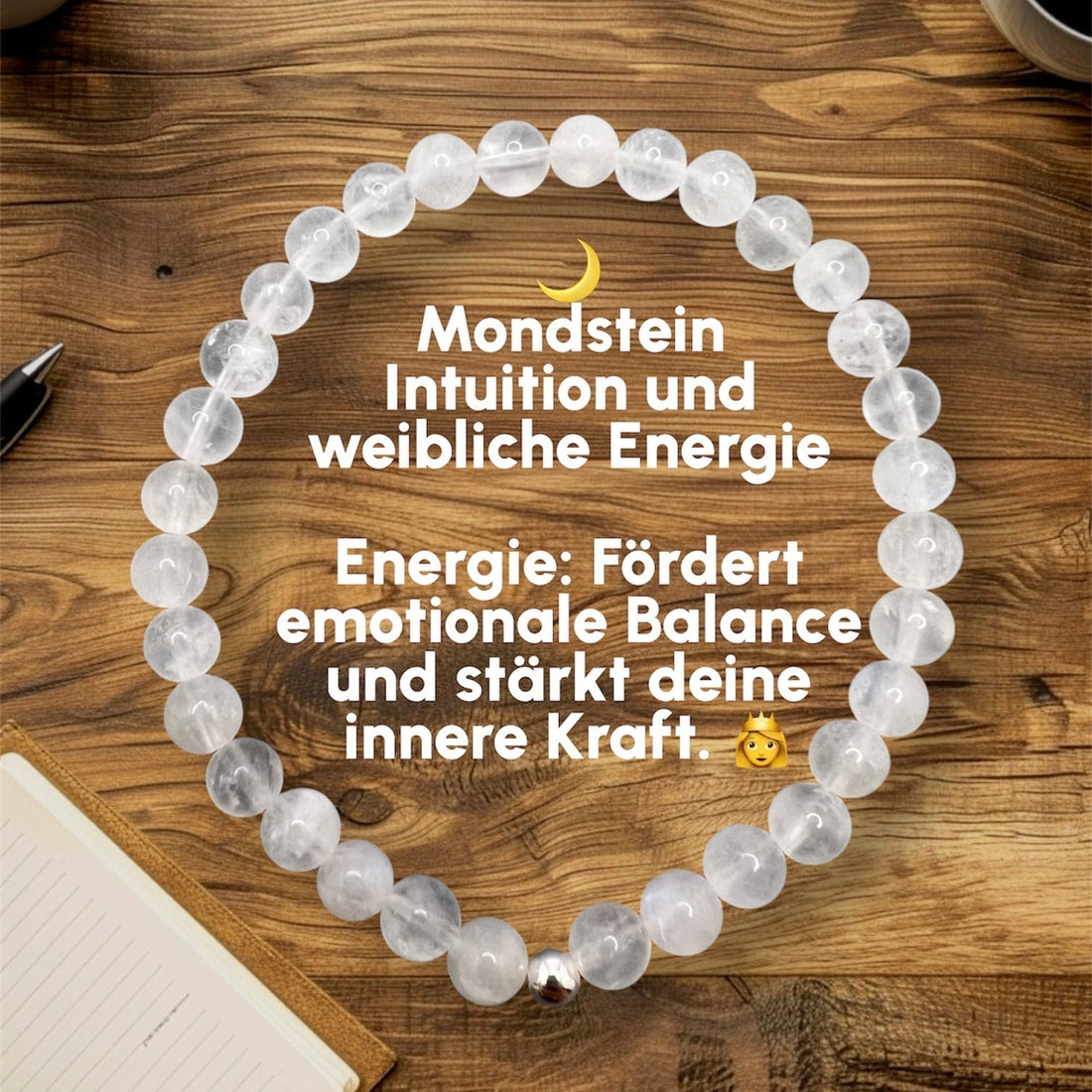 Handgefertigtes Mondstein Armband auf elastischem Band, das Intuition und innere Balance fördert.